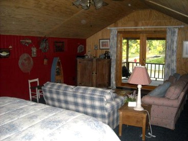 Romantic Getaway Suite in a Lakeside Barn near Lafayette, Louisiana - Breaux Bridge, Louisiana - glamping.directory