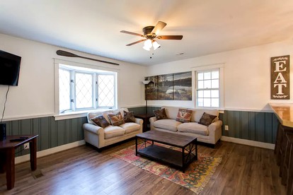 Spacious Cottage Getaway with Hot Tub near the Shenandoah River, Virginia - Elkton, Virginia - glamping.directory