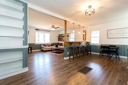 Spacious Cottage Getaway with Hot Tub near the Shenandoah River, Virginia - Elkton, Virginia - glamping.directory