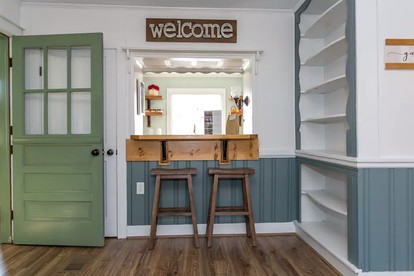 Spacious Cottage Getaway with Hot Tub near the Shenandoah River, Virginia - Elkton, Virginia - glamping.directory