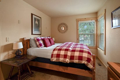 Luminous Cabin with Modern Interior and Barbecue in Redmond, Oregon - Redmond, Oregon - glamping.directory
