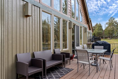 Luminous Cabin with Modern Interior and Barbecue in Redmond, Oregon - Redmond, Oregon - glamping.directory