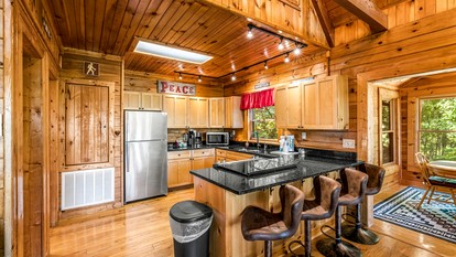 Remarkable Cabin with Screened Porch and Spa in Sevierville, Tennesee - Sevierville, Tennessee - glamping.directory