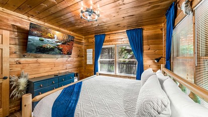 Remarkable Cabin with Screened Porch and Spa in Sevierville, Tennesee - Sevierville, Tennessee - glamping.directory