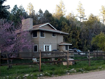 Secluded Family-Friendly Cabin with Outdoor Theme near Phoenix, Arizona - glamping.directory