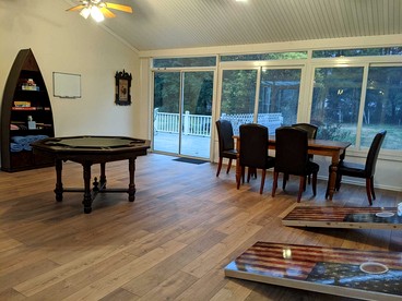 Idyllic Pet-Friendly Riverside Retreat with Hot Tub near Great Smoky Mountains, Bryson City, North Carolina - Bryson City, North Carolina - glamping.directory
