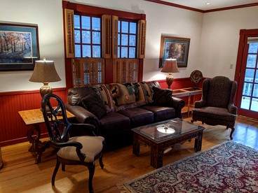 Idyllic Pet-Friendly Riverside Retreat with Hot Tub near Great Smoky Mountains, Bryson City, North Carolina - Bryson City, North Carolina - glamping.directory