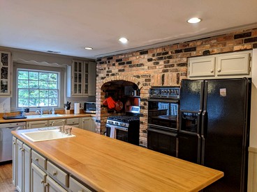 Idyllic Pet-Friendly Riverside Retreat with Hot Tub near Great Smoky Mountains, Bryson City, North Carolina - Bryson City, North Carolina - glamping.directory