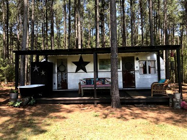 Vintage Georgia Airstream Nestled in the Pines - glamping.directory