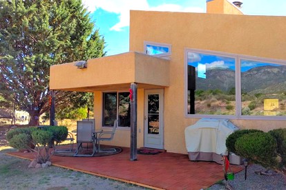 Cozy Albuquerque Casa Rental with Mountain Views for a Relaxing Getaway - Albuquerque, New Mexico - glamping.directory