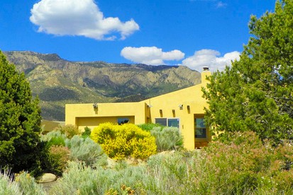 Cozy Albuquerque Casa Rental with Mountain Views for a Relaxing Getaway - glamping.directory