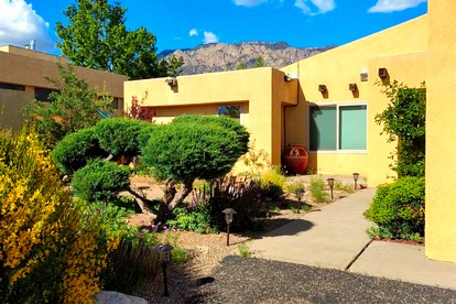 Cozy Albuquerque Casa Rental with Mountain Views for a Relaxing Getaway - Albuquerque, New Mexico - glamping.directory