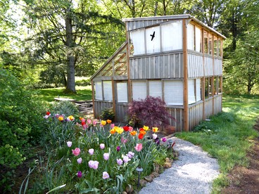 Romantic Cottage for Couples Getaway near Portland | Oregon Rentals - Silverton, Oregon - glamping.directory