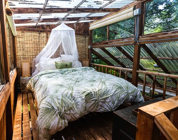Romantic Cottage for Couples Getaway near Portland | Oregon Rentals - Silverton, Oregon - glamping.directory