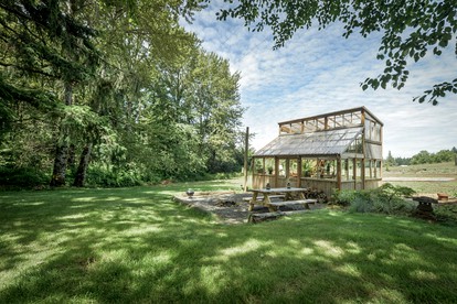 Romantic Cottage for Couples Getaway near Portland | Oregon Rentals - glamping.directory