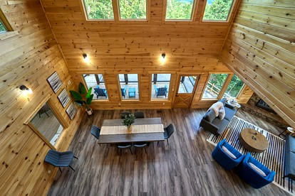 Stunning Spacious Cabin with Fire Pit, Game Room, Jacuzzi and Deck in TN - Gatlinburg, Tennessee - glamping.directory