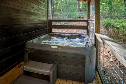 Stunning Spacious Cabin with Fire Pit, Game Room, Jacuzzi and Deck in TN - Gatlinburg, Tennessee - glamping.directory