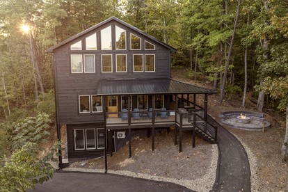 Stunning Spacious Cabin with Fire Pit, Game Room, Jacuzzi and Deck in TN - glamping.directory