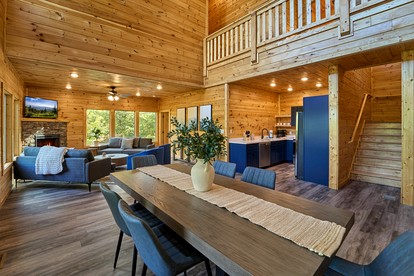 Stunning Spacious Cabin with Fire Pit, Game Room, Jacuzzi and Deck in TN - Gatlinburg, Tennessee - glamping.directory