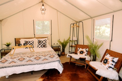 Equipped Glamping Tent with Modern Interior in Shippenville, Pennsylvania - Shippenville, Pennsylvania - glamping.directory