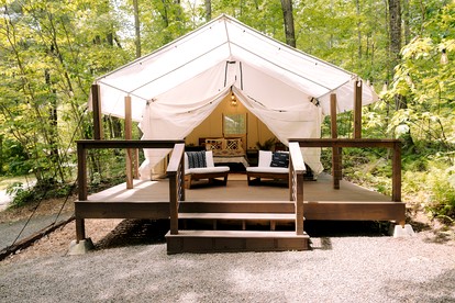 Equipped Glamping Tent with Modern Interior in Shippenville, Pennsylvania - Shippenville, Pennsylvania - glamping.directory