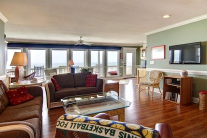 Peaceful Ocean Getaway with Outdoor Pool in Holden Beach, North Carolina - Holden Beach, North Carolina - glamping.directory