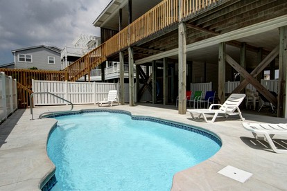 Peaceful Ocean Getaway with Outdoor Pool in Holden Beach, North Carolina - Holden Beach, North Carolina - glamping.directory