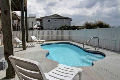 Peaceful Ocean Getaway with Outdoor Pool in Holden Beach, North Carolina - Holden Beach, North Carolina - glamping.directory