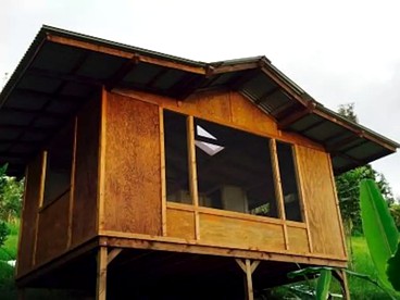 Rustic Elevated Cabin Rental with Ocean Views in Hawaii - glamping.directory