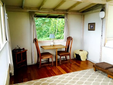 Rustic Elevated Cabin Rental with Ocean Views in Hawaii - Captain Cook, Hawaii - glamping.directory