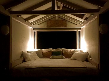 Rustic Elevated Cabin Rental with Ocean Views in Hawaii - Captain Cook, Hawaii - glamping.directory