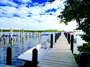 Serene Island Cottage with Screened Porch near Little Gasparilla Beach, Florida - Placida, Florida - glamping.directory