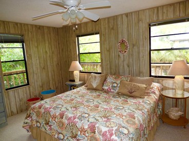 Serene Island Cottage with Screened Porch near Little Gasparilla Beach, Florida - Placida, Florida - glamping.directory