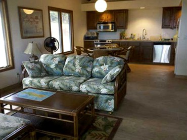 Beachfront Villa Retreat with Stunning Ocean Views on Moloka'i, Hawaii - Mauna Loa, Hawaii - glamping.directory