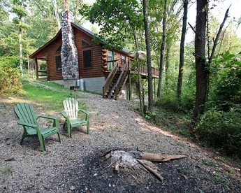 Romantic Cabin in Luxurious Cabin in Hocking Hills, Ohio - Logan, Ohio - glamping.directory