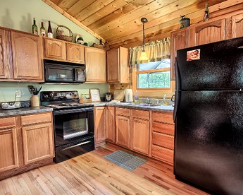 Romantic Cabin in Luxurious Cabin in Hocking Hills, Ohio - Logan, Ohio - glamping.directory