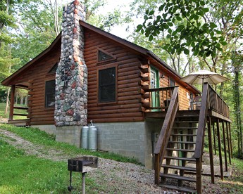Romantic Cabin in Luxurious Cabin in Hocking Hills, Ohio - glamping.directory