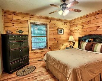 Romantic Cabin in Luxurious Cabin in Hocking Hills, Ohio - Logan, Ohio - glamping.directory