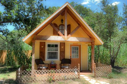 Charming Cottage Rental on a Bed and Breakfast near Downtown Fredericksburg, Texas - glamping.directory