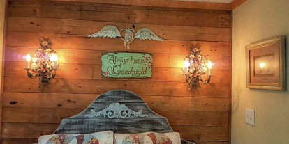 Charming Cottage Rental on a Bed and Breakfast near Downtown Fredericksburg, Texas - Fredericksburg, Texas - glamping.directory