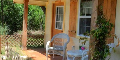 Charming Cottage Rental on a Bed and Breakfast near Downtown Fredericksburg, Texas - Fredericksburg, Texas - glamping.directory