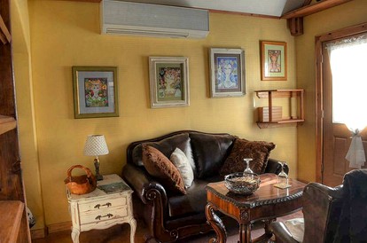 Charming Cottage Rental on a Bed and Breakfast near Downtown Fredericksburg, Texas - Fredericksburg, Texas - glamping.directory