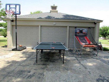 Spacious Waterfront Villa Rental for Weekend Getaways near Dallas, Texas - Howe, Texas - glamping.directory