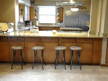 Spacious Waterfront Villa Rental for Weekend Getaways near Dallas, Texas - Howe, Texas - glamping.directory