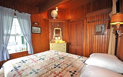 Charming Seaside Cottage Rental for Six in Cape Cod - Eastham, Massachusetts - glamping.directory