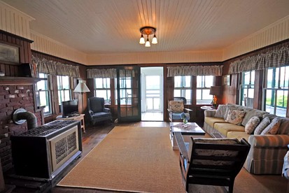 Charming Seaside Cottage Rental for Six in Cape Cod - Eastham, Massachusetts - glamping.directory