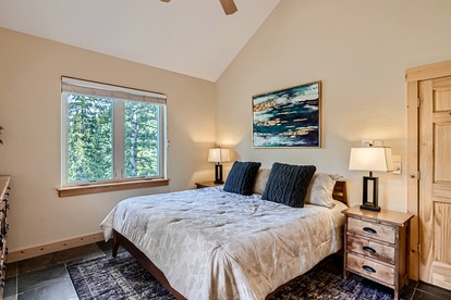 Beautiful Pet-Friendly Cabin with a Hot Tub in Breckenridge, Colorado - Amazing Spot for a Glamping Mountain Getaway - Breckenridge, Colorado - glamping.directory