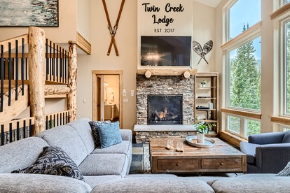 Beautiful Pet-Friendly Cabin with a Hot Tub in Breckenridge, Colorado - Amazing Spot for a Glamping Mountain Getaway - Breckenridge, Colorado - glamping.directory