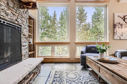 Beautiful Pet-Friendly Cabin with a Hot Tub in Breckenridge, Colorado - Amazing Spot for a Glamping Mountain Getaway - Breckenridge, Colorado - glamping.directory