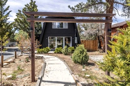 Amazing A-frame with Beautiful Outdoor Living Space and Jacuzzi in San Bernardino, California - San Bernardino, California - glamping.directory